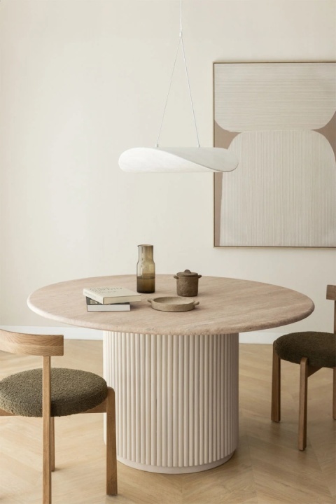 Okrągły stół jadalniany z naturalnego kamienia i drewna mango Giselda Travertyn 140cm