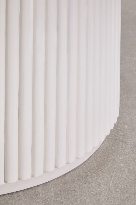 Okrągły stół jadalniany z naturalnego kamienia i drewna mango Giselda Travertyn 140cm