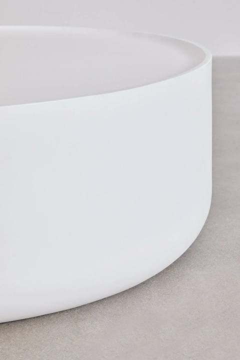 Okrągły stolik kawowy Ø80 cm z cementu Darwys biały