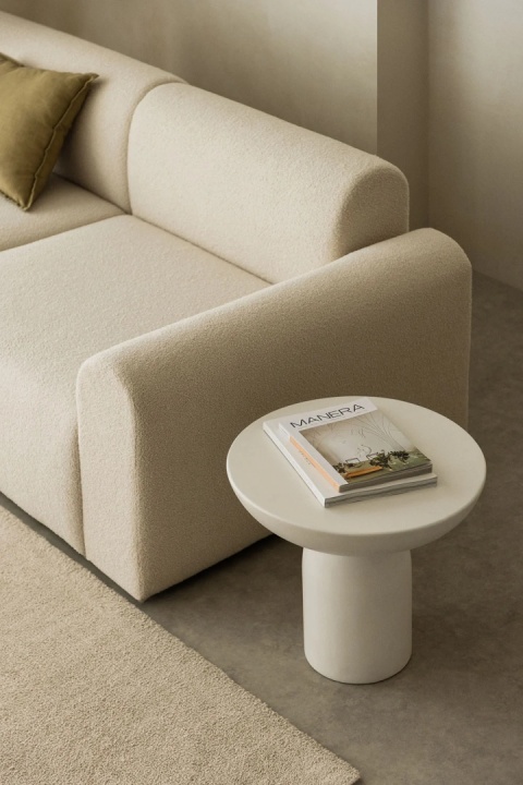 Okrągły stolik pomocniczy Ø50 cm z cementu Zenadia biały