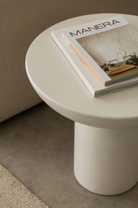 Okrągły stolik pomocniczy Ø50 cm z cementu Zenadia biały