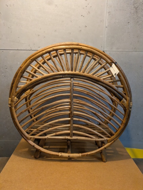 Okrągły gazetownik z trzciny - Madam Stotz