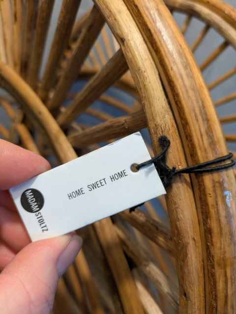 Okrągły gazetownik z trzciny - Madam Stotz