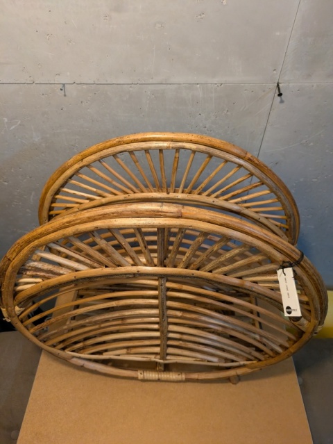 Okrągły gazetownik z trzciny - Madam Stotz